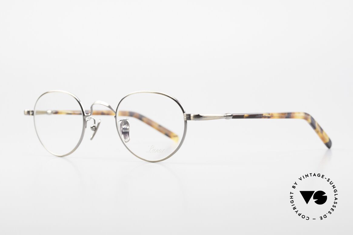 Lunor VA 107 Panto Stil Brille Antik Gold, ohne große Logos; stattdessen mit zeitloser Eleganz, Passend für Herren und Damen