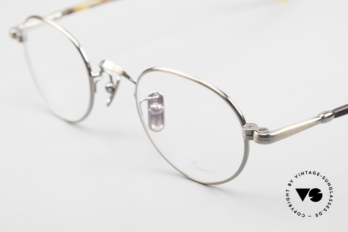 Lunor VA 107 Panto Stil Brille Antik Gold, Modell VA 107: Bügel aus einer Acetat-Metallkombi, Passend für Herren und Damen