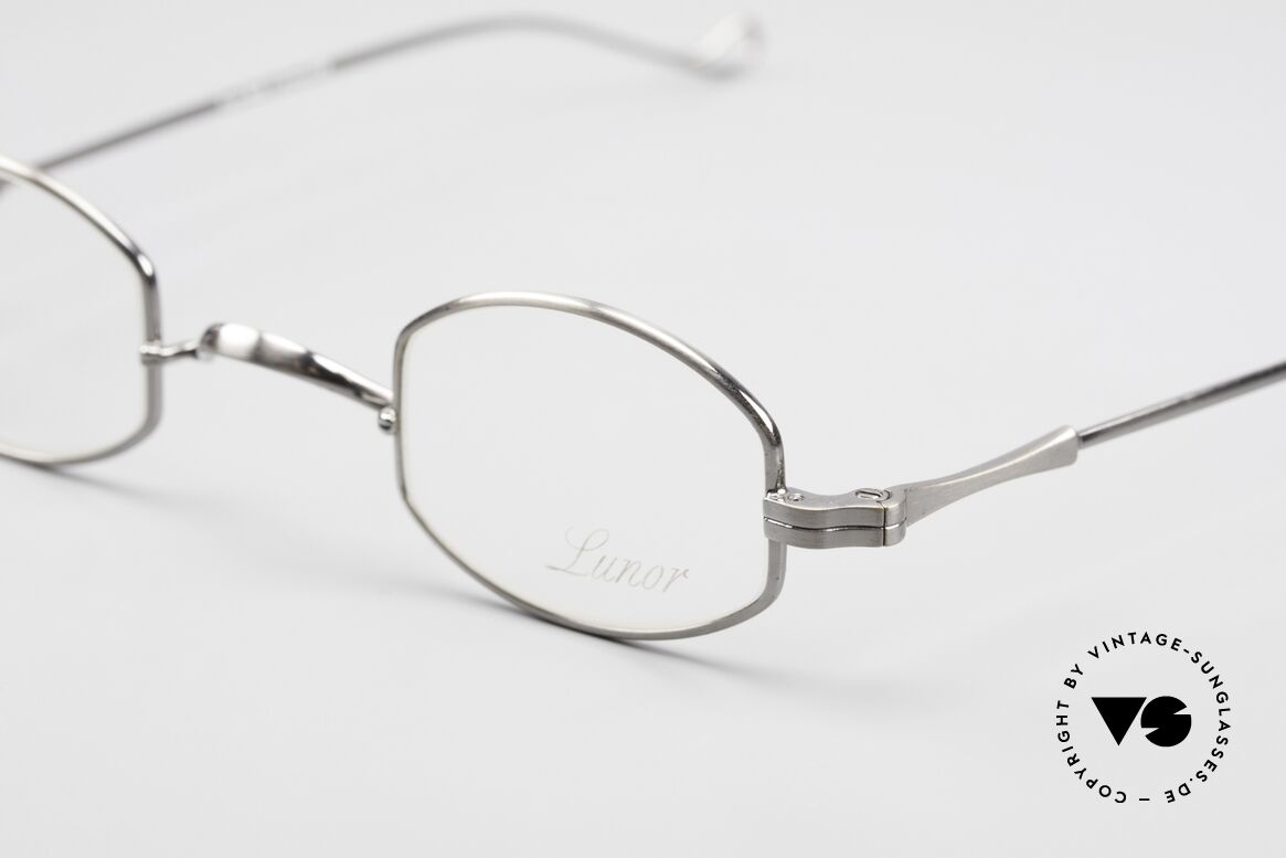 Lunor II 02 Kleine Brille in Antik Silber, die "02" wird auch als "liegende Tonne" bezeichnet, Passend für Herren und Damen