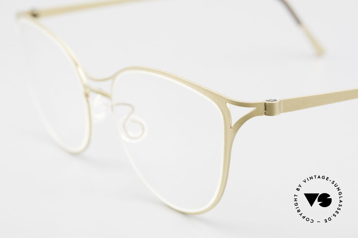 Lindberg 9605 Strip Titanium Damenbrille Titanium Gold, sehr stilvolle Damenbrille im dezenten Cateye-Design, Passend für Damen