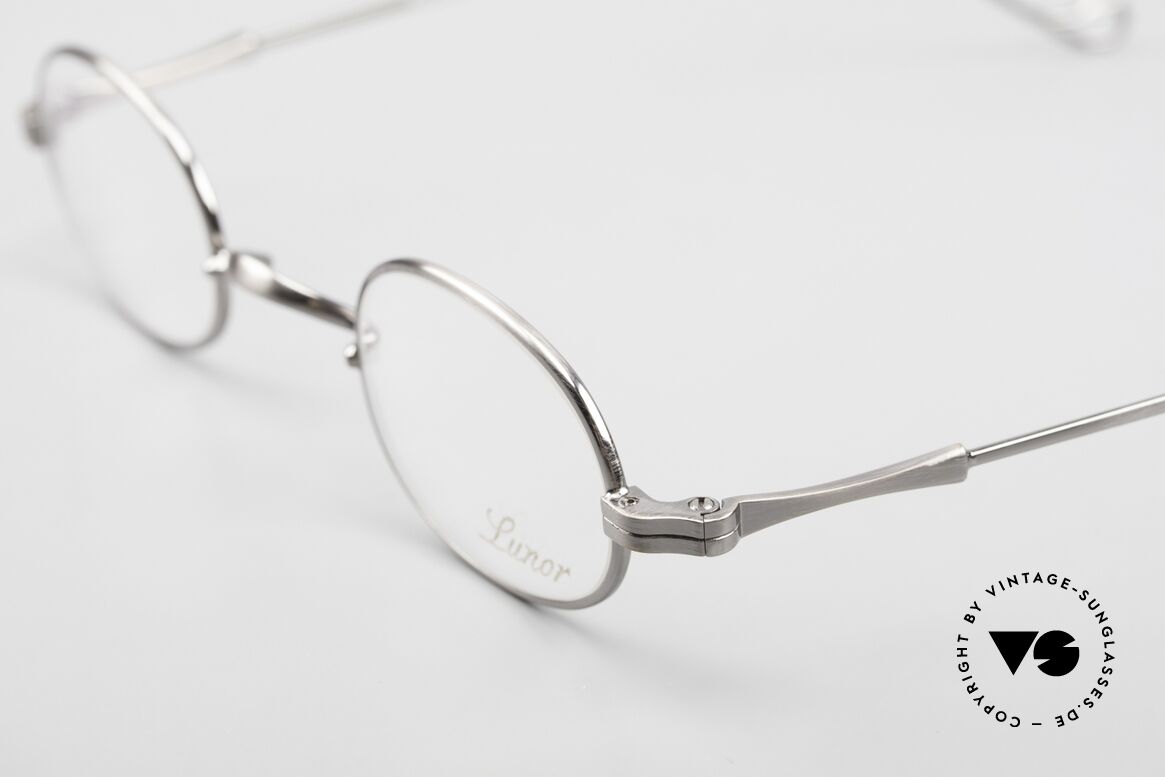 Lunor II 08 Ovale Brille AS Antik Silver, bekannt für den W-Steg und die schlichten Formen, Passend für Herren und Damen
