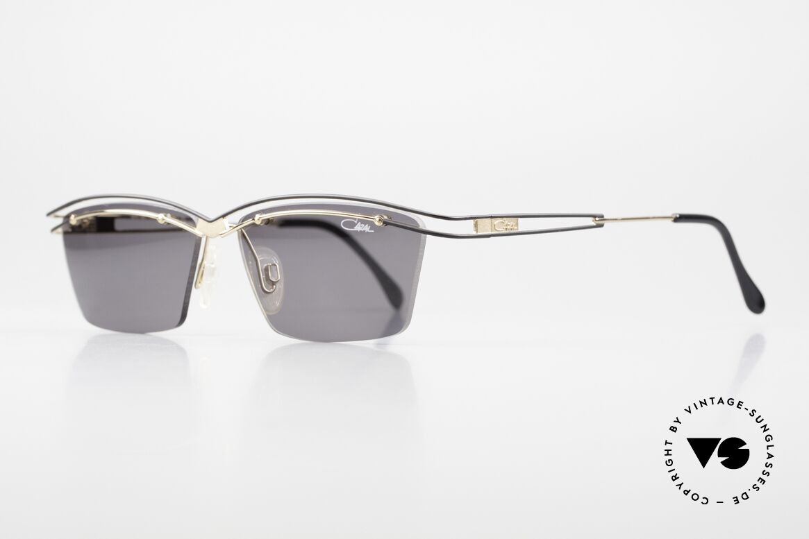 Cazal 992 Eckige Designer Sonnenbrille, ausgefallene Konstruktion der Gläser am Rahmen, Passend für Damen