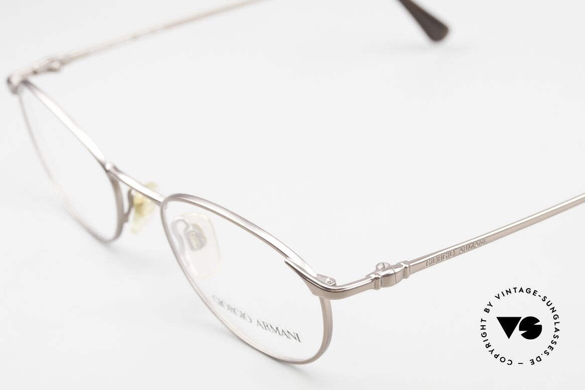 Giorgio Armani 188 Ovale Designerbrille 1990er, ungetragen (wie alle unsere vintage Designerbrillen), Passend für Damen