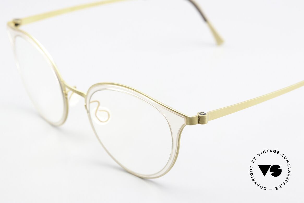 Lindberg 9728 Strip Titanium Cateye Brille Kristall Gold, trägt für uns das Prädikat "TRUE VINTAGE LINDBERG", Passend für Damen