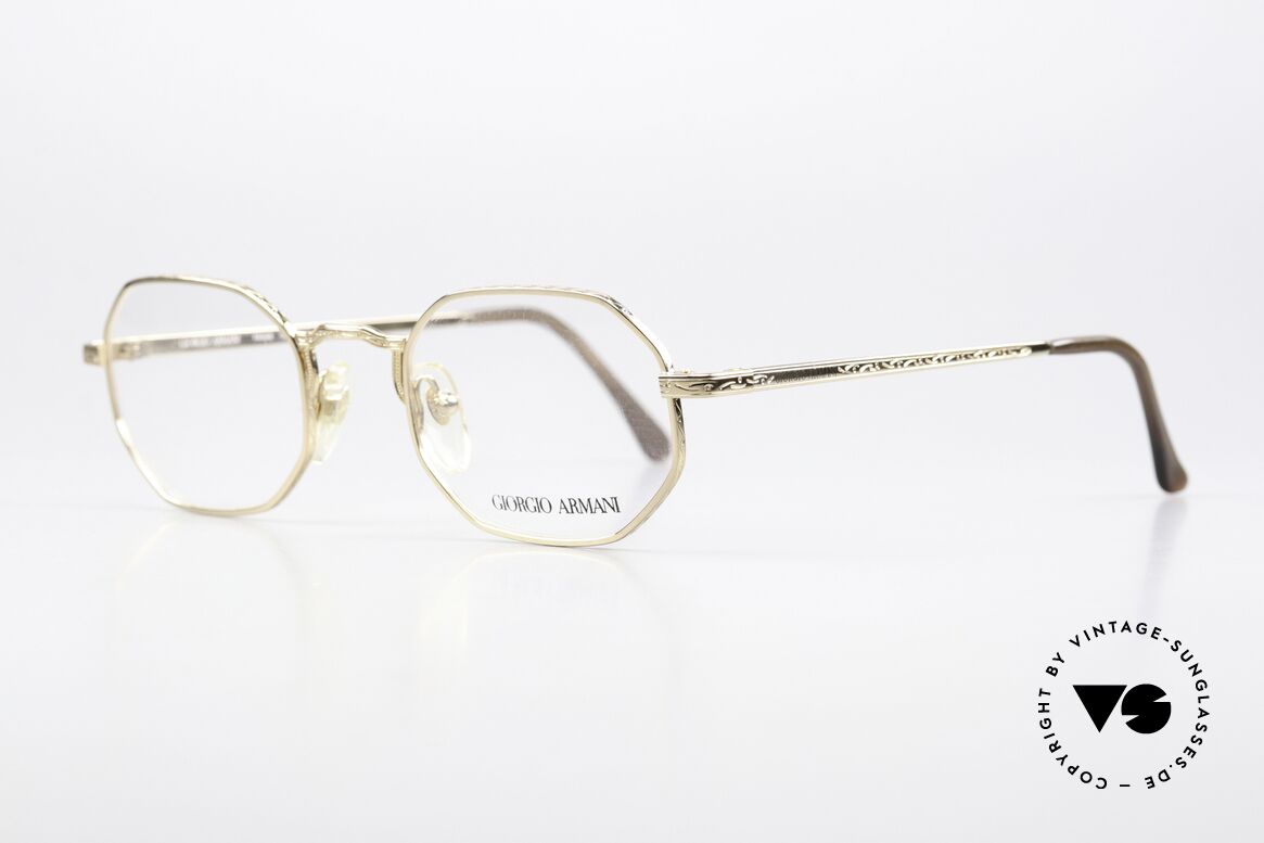 Giorgio Armani 151 Achteckige Vintage Brille 80er, der Rahmen ist mit aufwändigen Gravuren verziert, Passend für Herren und Damen