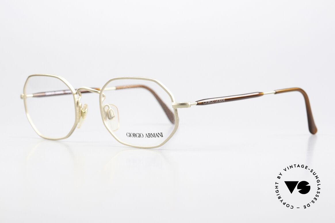 Giorgio Armani 182 80er Designerbrille Octag, matt-goldener Rahmen mit dunkelbraunen Bügeln, Passend für Herren und Damen