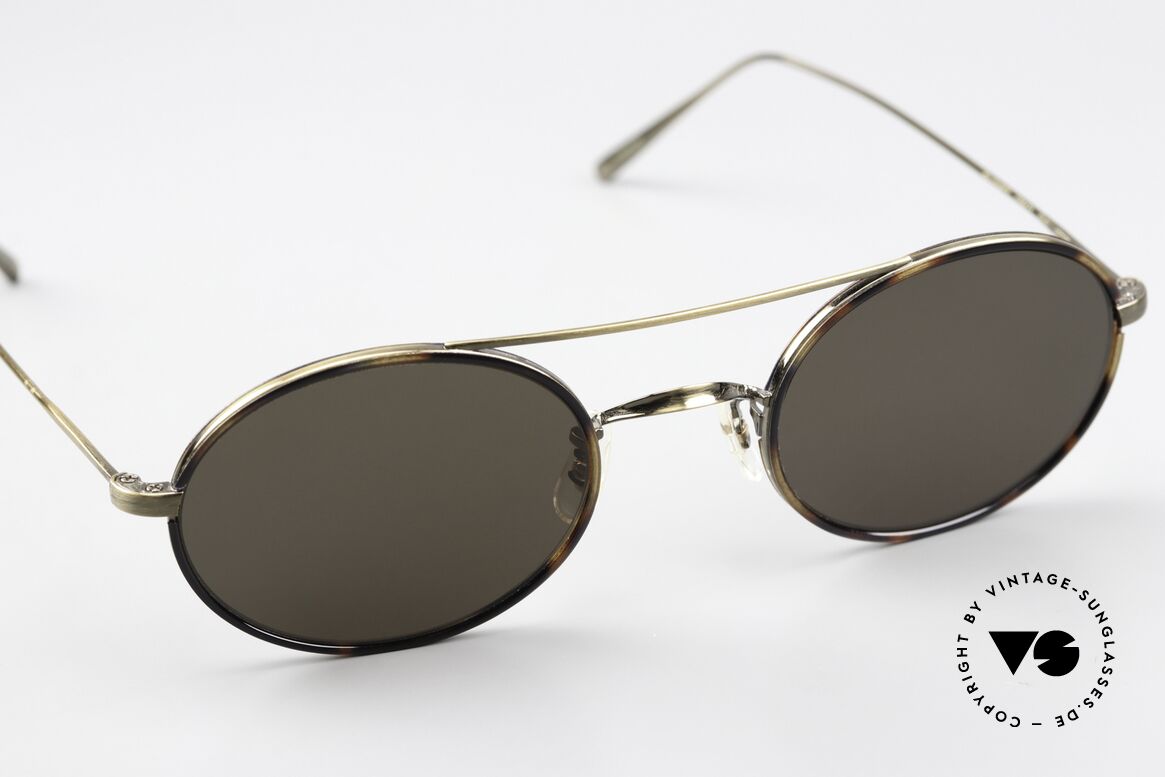 Oliver Peoples Shai Ovale Sonnenbrille Titanium, ungetragen (wie alle unsere Oliver Peoples Brillen), Passend für Herren