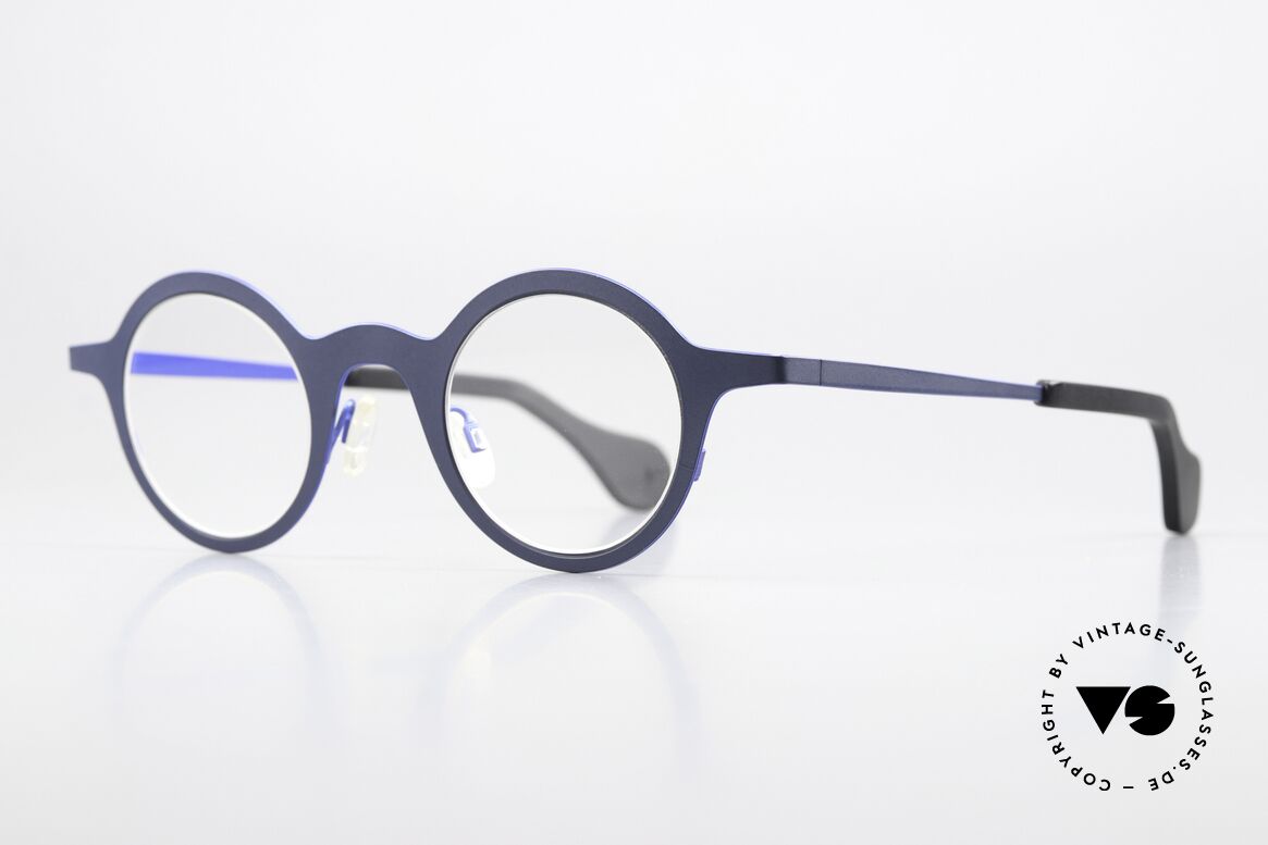 Theo Belgium Mille 24 Runde Designerbrille Unisex, "mille metal" Serie in dunkelblau & blau-metallic, Passend für Herren und Damen