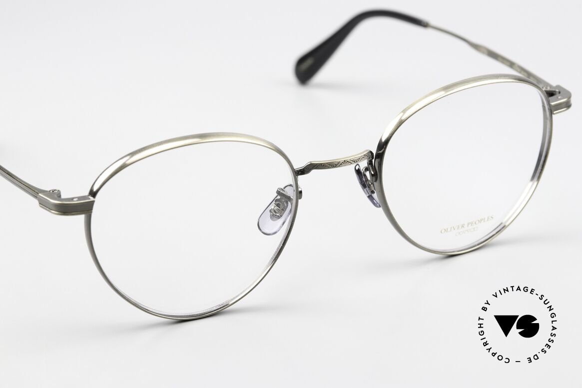 Oliver Peoples Watts Panto Fassung Titanium, ungetragen (wie alle unsere Oliver Peoples Brillen), Passend für Herren