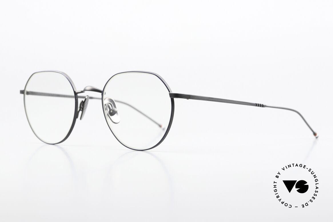 Thom Browne TBX914 Stilvolle Titanbrille Herren, BLK NVY = schwarz mit dunkelblauem Fassungsrand, Passend für Herren