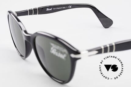 Persol 3025 Damen Sonnenbrille Schwarz, eine Neuauflage der alten Brillen von Persol Ratti, Passend für Damen