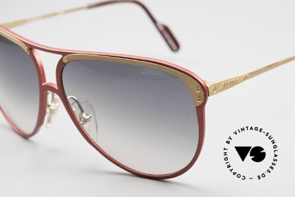 Alpina M3 Vintage Damen Sonnenbrille, metallic roter Aluminium-Rahmen mit goldener Blende, Passend für Damen