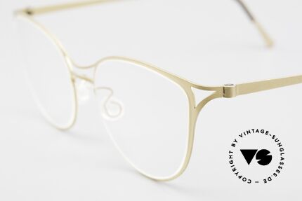 Lindberg 9605 Strip Titanium Damenbrille Titanium Gold, sehr stilvolle Damenbrille im dezenten Cateye-Design, Passend für Damen