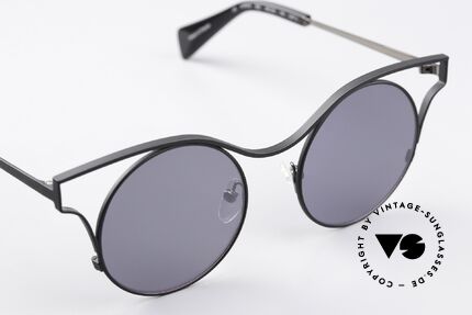 Yohji Yamamoto YY7014 Hingucker Designerbrille, flache, leicht verspiegelte Sonnengläser (100% UV), Passend für Damen