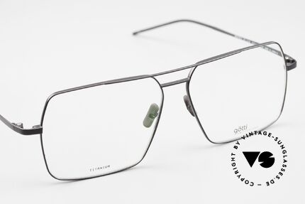 Götti Dotey Herrenbrille aus Titanium, ungetragenes Designerstück von 2018, mit Hartetui, Passend für Herren