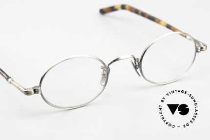 Lunor VA 100 Ovale Vintage Brille Antik Gold, eine ovale Fassung mit Nasenpads aus reinem Titan, Passend für Herren und Damen