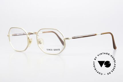 Giorgio Armani 182 80er Designerbrille Octag, matt-goldener Rahmen mit dunkelbraunen Bügeln, Passend für Herren und Damen