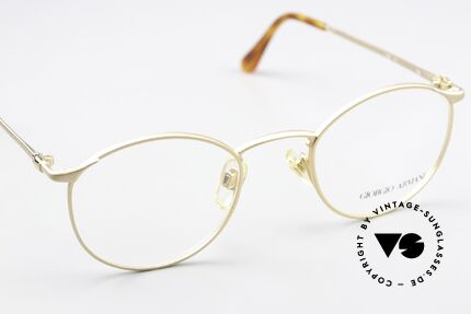 Giorgio Armani 132 90er Brille In Matt Gold, ungetragen; wie alle unsere vintage Armani Fassungen, Passend für Herren