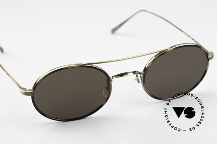 Oliver Peoples Shai Ovale Sonnenbrille Titanium, ungetragen (wie alle unsere Oliver Peoples Brillen), Passend für Herren