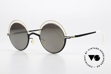 Mykita Bueno Runde Designer Sonnenbrille, Front in schwarz/gold mit leicht verspiegelten Gläsern, Passend für Herren und Damen