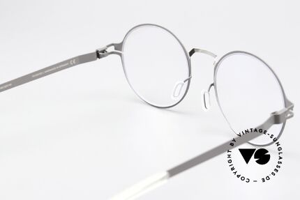 Mykita Ninni Runde Brille Grau Und Silber, genial flexible Brillenfassung: eine Größe passt allen, Passend für Herren und Damen