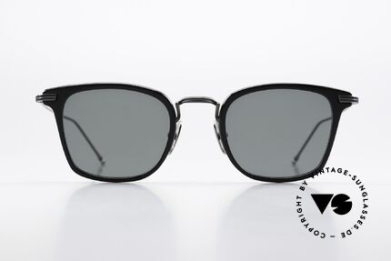 Thom Browne TBS905 Sehr Stilvolle Sonnenbrille, Titanium-Fassung mit Azetat-Ringen, in Größe 49-23, Passend für Herren