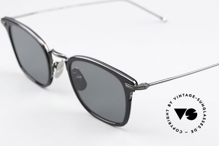 Thom Browne TBS905 Sehr Stilvolle Sonnenbrille, entspiegelte Sonnengläser in grau; 100% UV Schutz, Passend für Herren